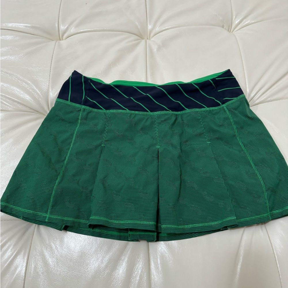 Lululemon Skort, size 4 excellent condition.